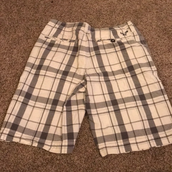 American Eagle Mens Plaid White Gray Longer Length Shorts - Picture 2 of 7